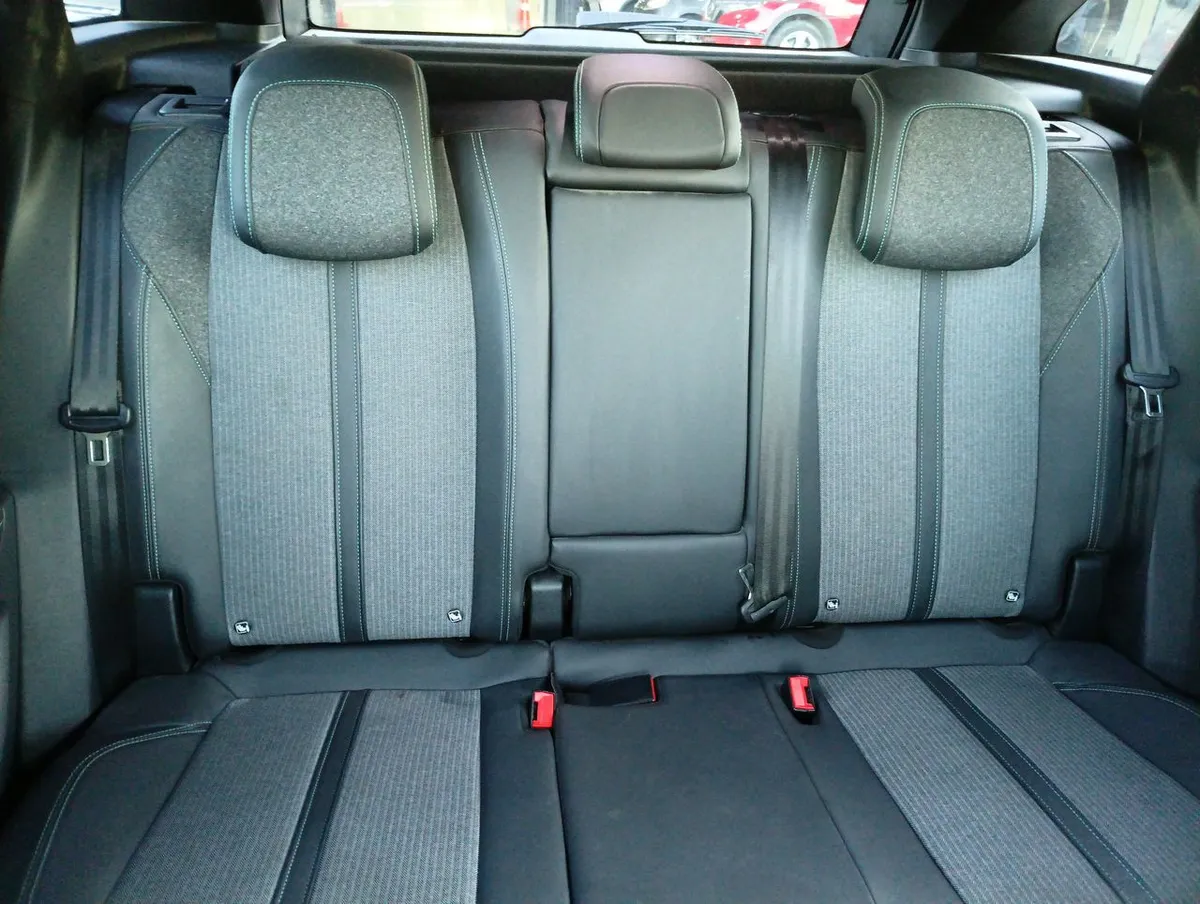Peugeot 3008 1.5 Allure Pack Bluehdi 130 4x2 Eat8 5p año 2024
