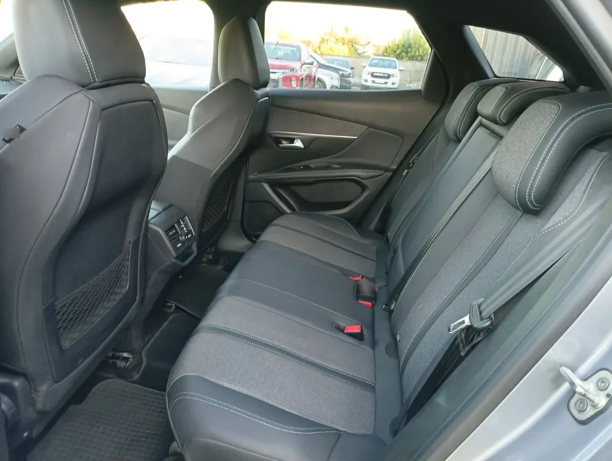 Peugeot 3008 1.5 Allure Pack Bluehdi 130 4x2 Eat8 5p año 2024