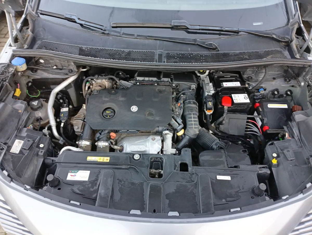 Peugeot 3008 1.5 Allure Pack Bluehdi 130 4x2 Eat8 5p año 2024