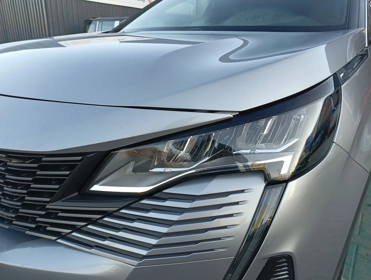 Peugeot 3008 1.5 Allure Pack Bluehdi 130 4x2 Eat8 5p año 2024