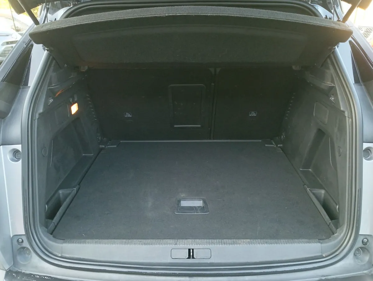 Peugeot 3008 1.5 Allure Pack Bluehdi 130 4x2 Eat8 5p año 2024
