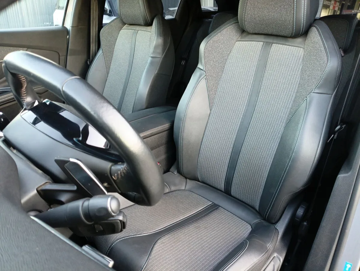 Peugeot 3008 1.5 Allure Pack Bluehdi 130 4x2 Eat8 5p año 2024