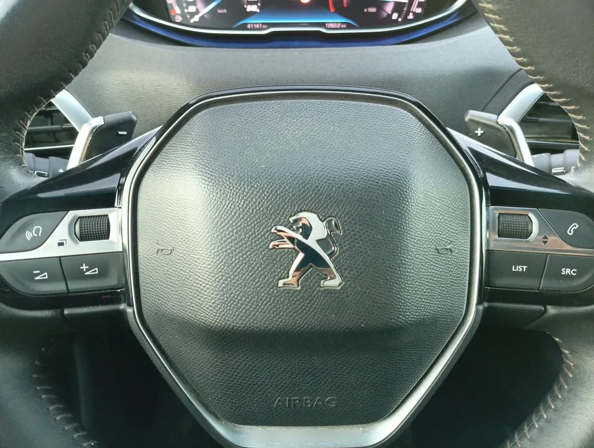 Peugeot 3008 1.5 Allure Pack Bluehdi 130 4x2 Eat8 5p año 2024