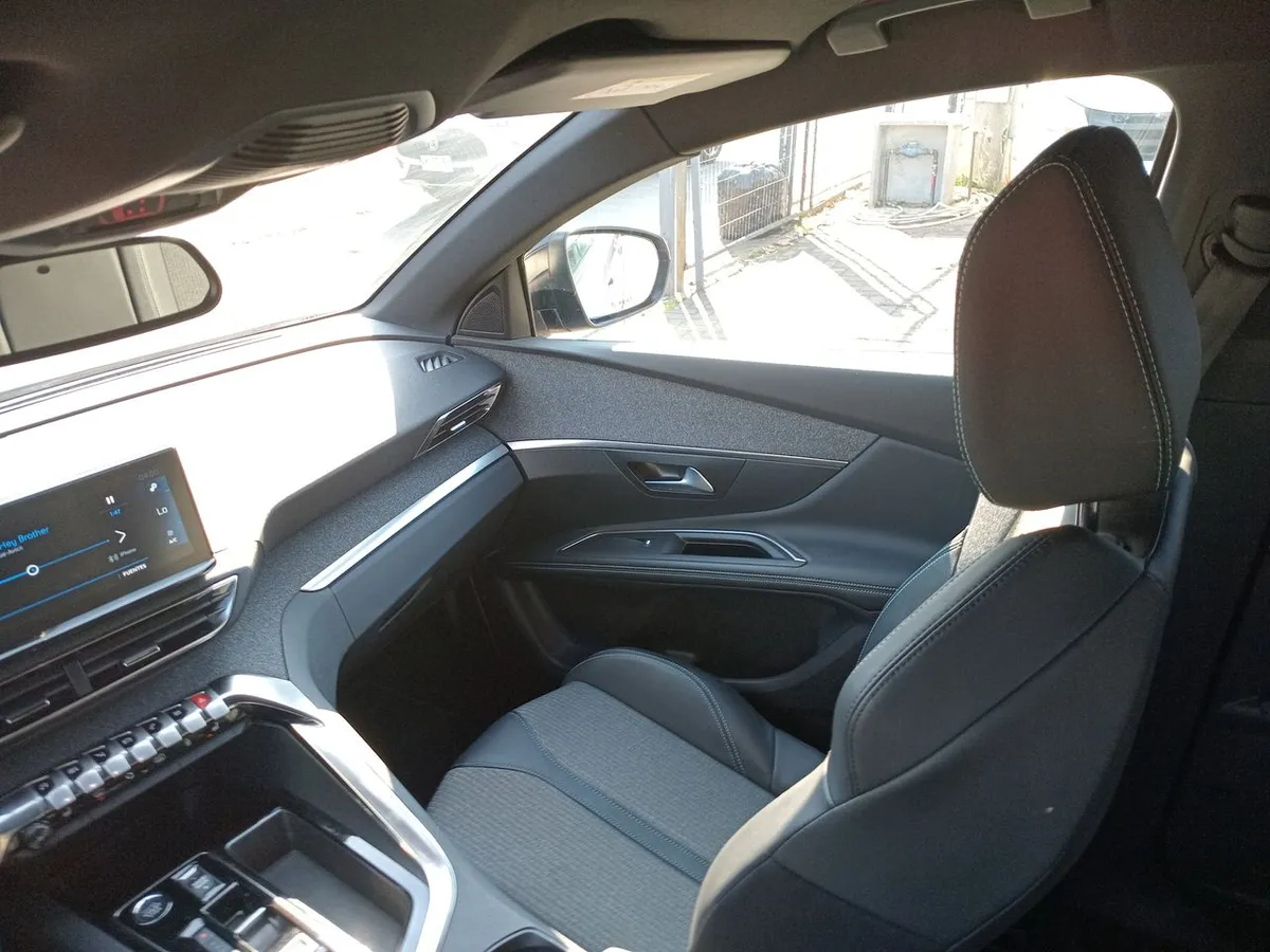 Peugeot 3008 1.5 Allure Pack Bluehdi 130 4x2 Eat8 5p año 2024