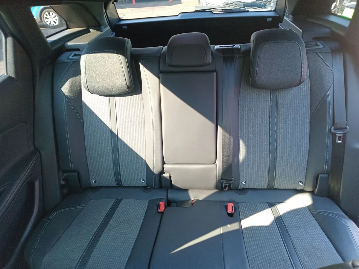 Peugeot 3008 1.5 Allure Pack Bluehdi 130 4x2 Eat8 5p año 2024