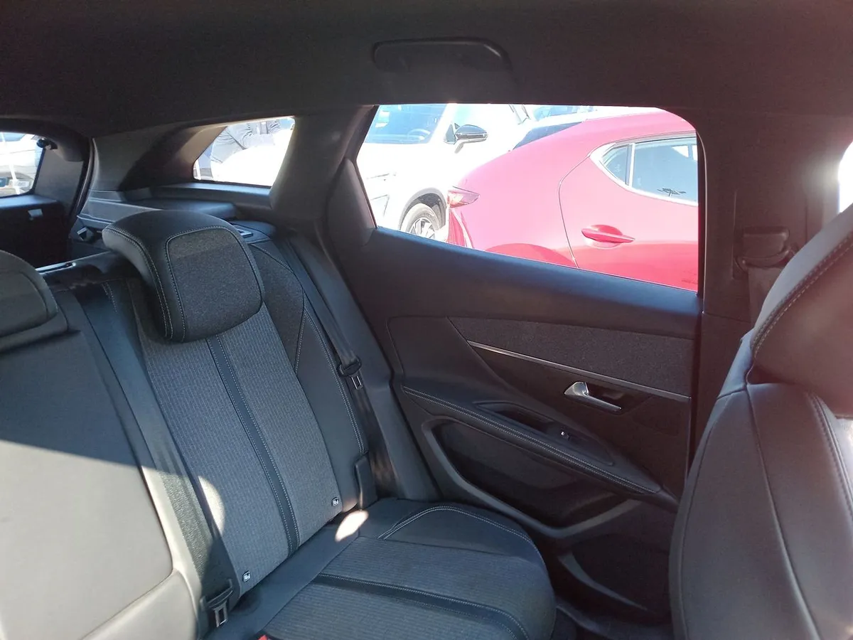 Peugeot 3008 1.5 Allure Pack Bluehdi 130 4x2 Eat8 5p año 2024