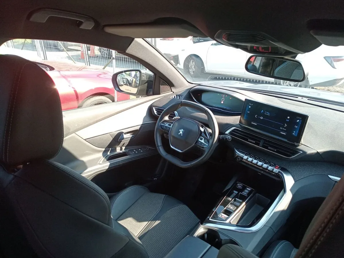 Peugeot 3008 1.5 Allure Pack Bluehdi 130 4x2 Eat8 5p año 2024