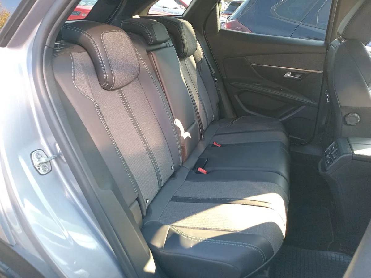 Peugeot 3008 1.5 Allure Pack Bluehdi 130 4x2 Eat8 5p año 2024