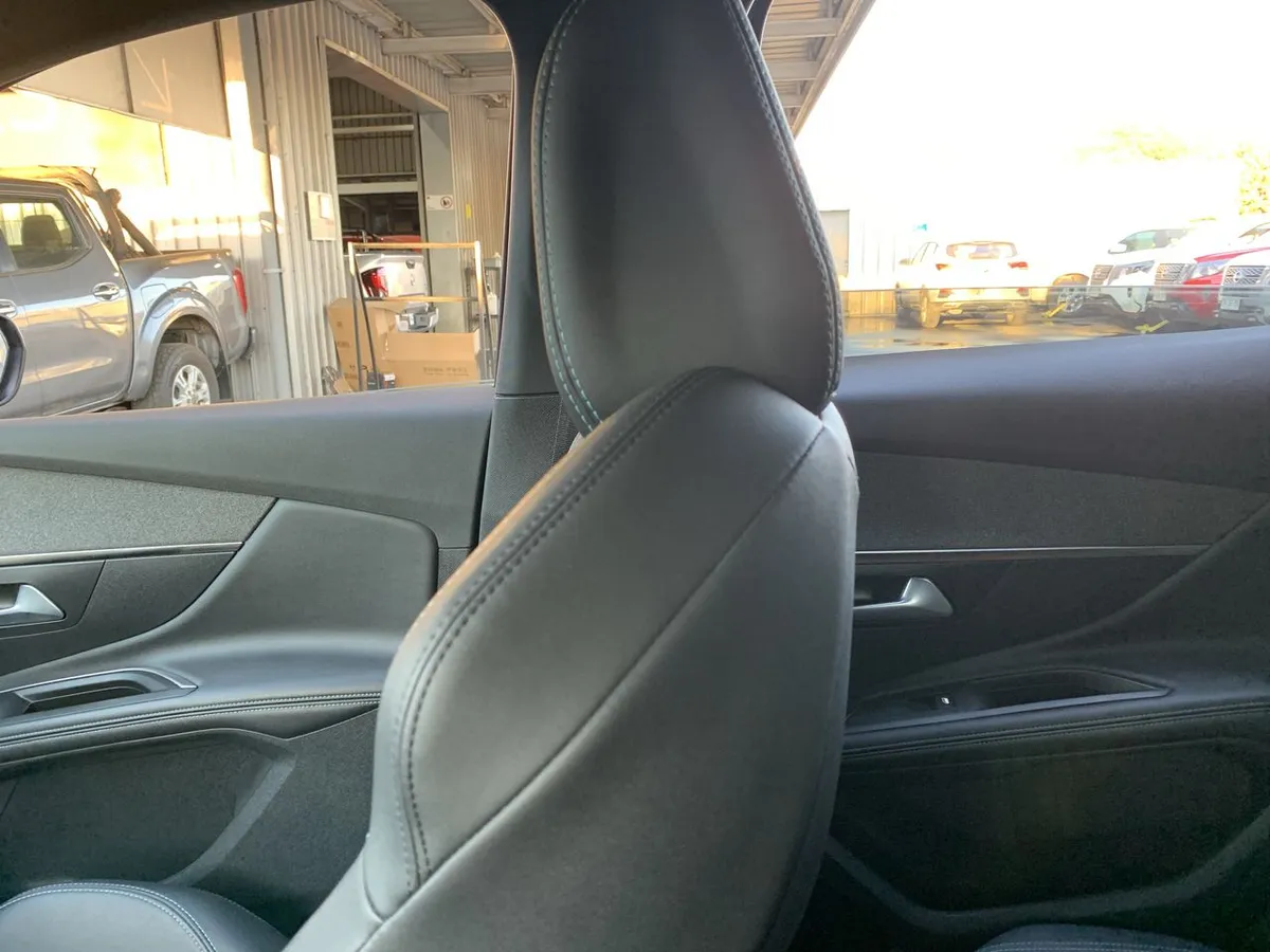 Peugeot 3008 1.5 Allure Pack Bluehdi 130 4x2 Eat8 5p año 2024
