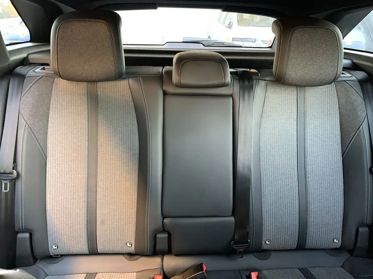 Peugeot 3008 1.5 Allure Pack Bluehdi 130 4x2 Eat8 5p año 2024