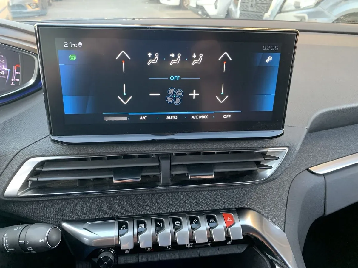 Peugeot 3008 1.5 Allure Pack Bluehdi 130 4x2 Eat8 5p año 2024