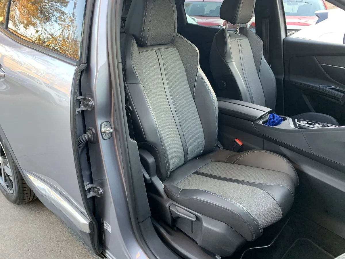 Peugeot 3008 1.5 Allure Pack Bluehdi 130 4x2 Eat8 5p año 2024