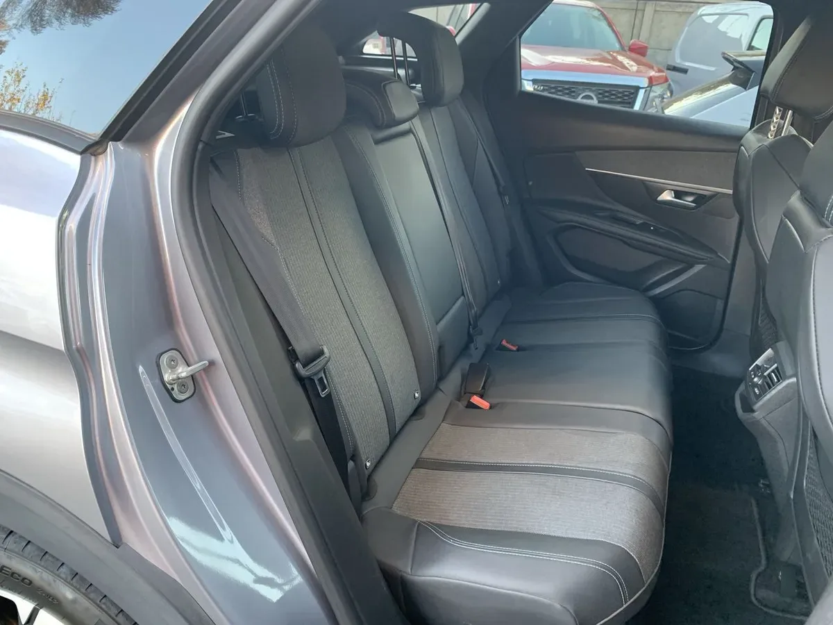 Peugeot 3008 1.5 Allure Pack Bluehdi 130 4x2 Eat8 5p año 2024
