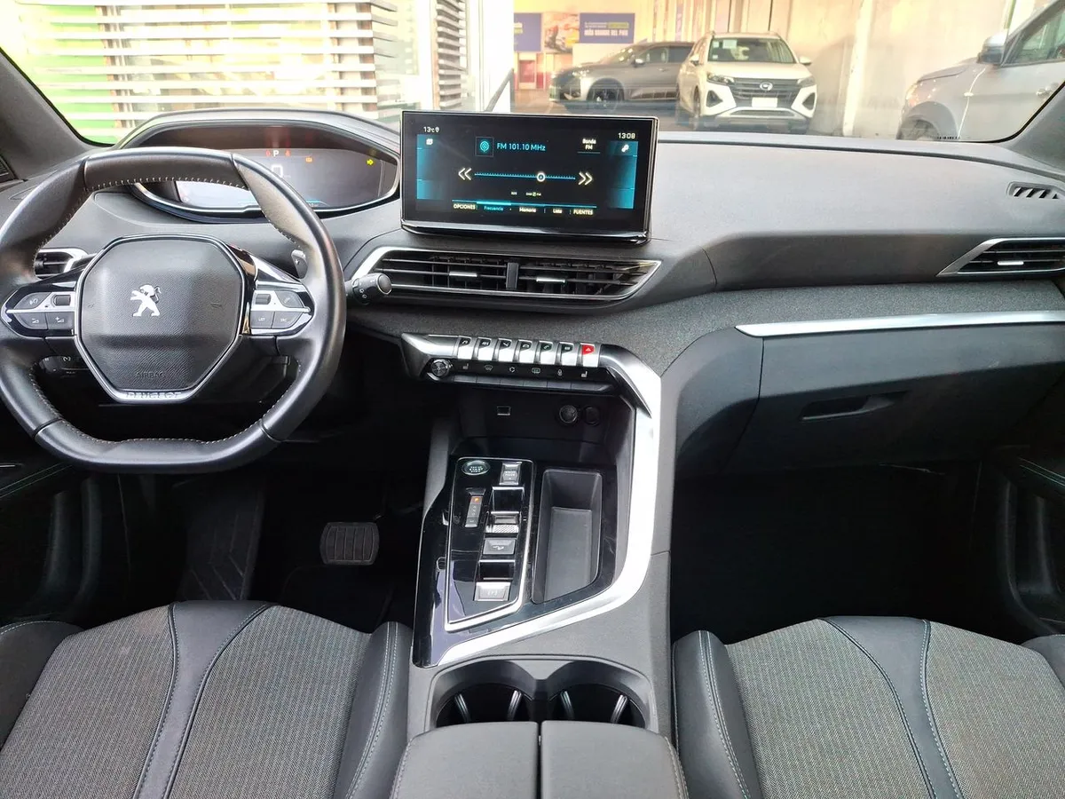 Peugeot 5008 1.5 Allure Pack Bluehdi 130 4x2 Eat8 5p año 2024
