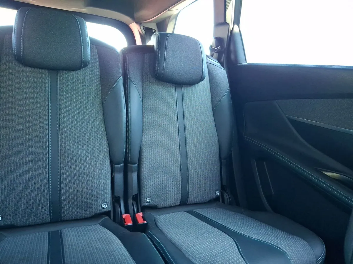 Peugeot 5008 1.5 Allure Pack Bluehdi 130 4x2 Eat8 5p año 2024