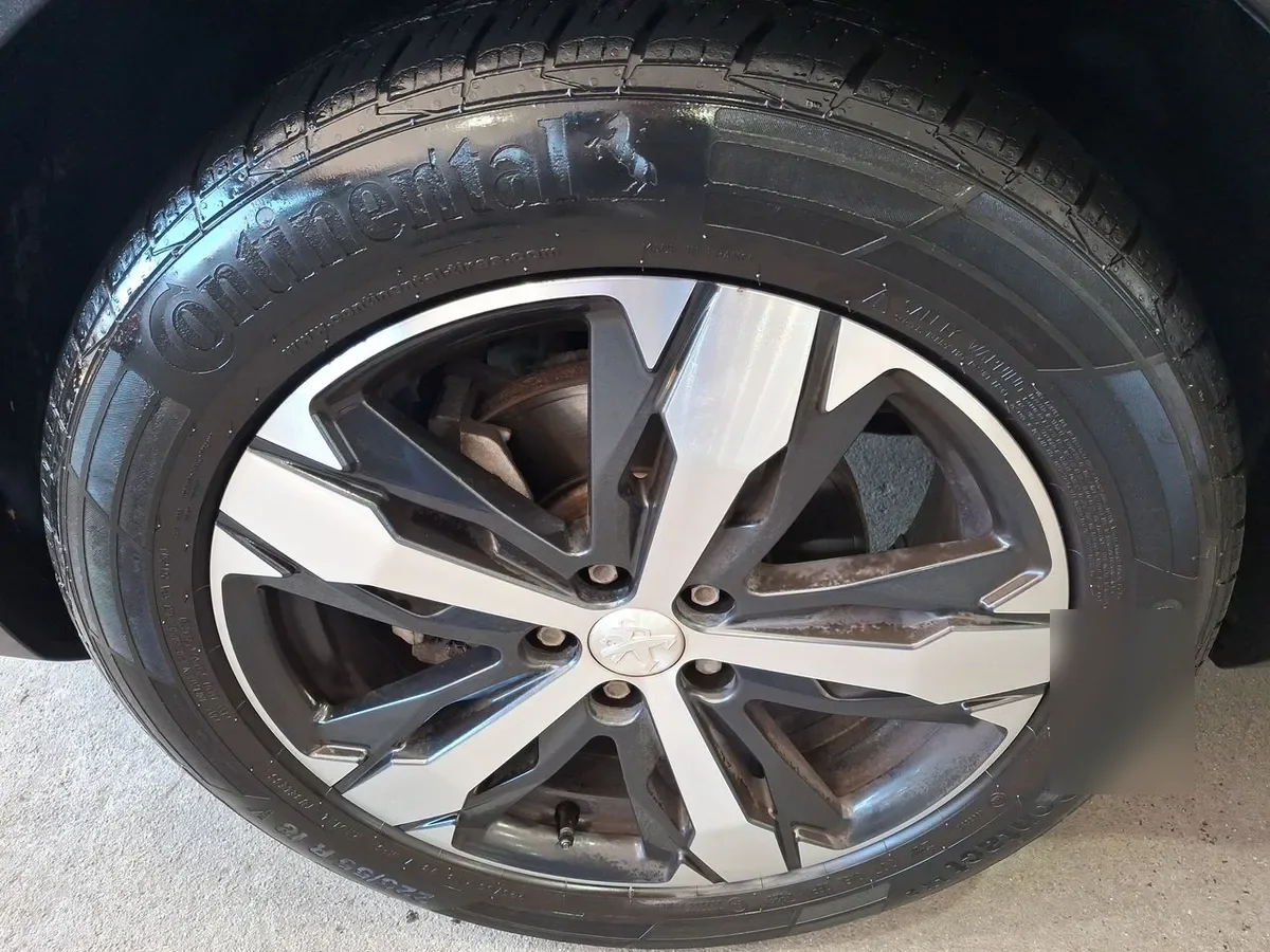 Peugeot 5008 1.5 Allure Pack Bluehdi 130 4x2 Eat8 5p año 2024