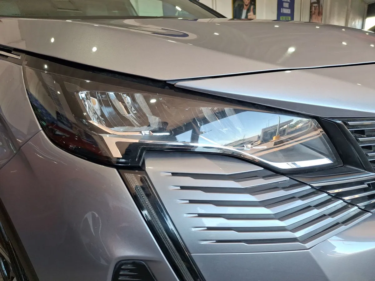 Peugeot 5008 1.5 Allure Pack Bluehdi 130 4x2 Eat8 5p año 2024