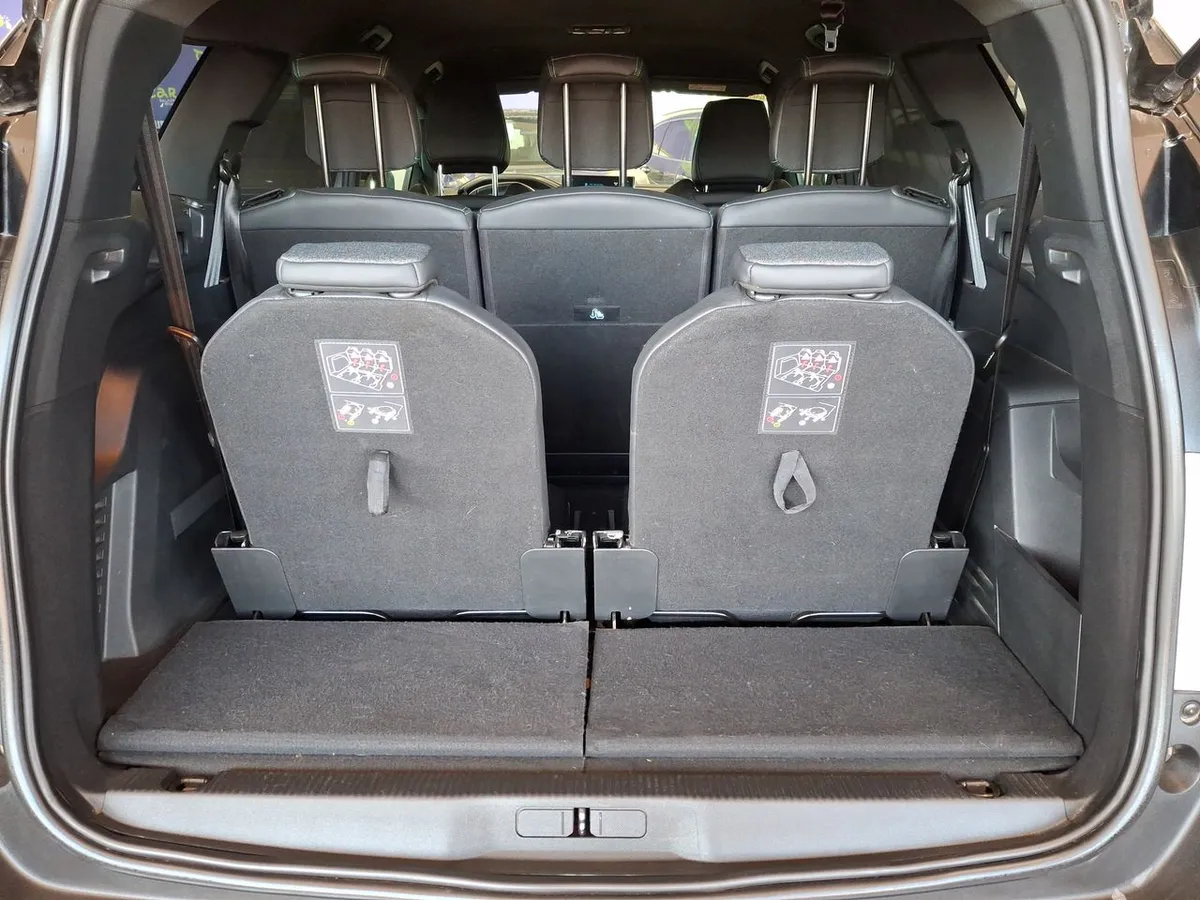 Peugeot 5008 1.5 Allure Pack Bluehdi 130 4x2 Eat8 5p año 2024