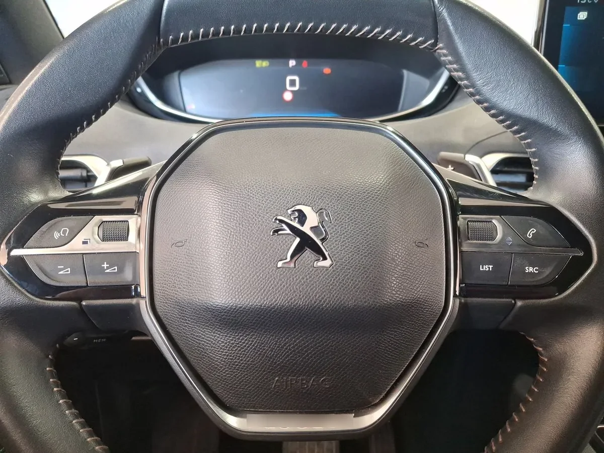 Peugeot 5008 1.5 Allure Pack Bluehdi 130 4x2 Eat8 5p año 2024