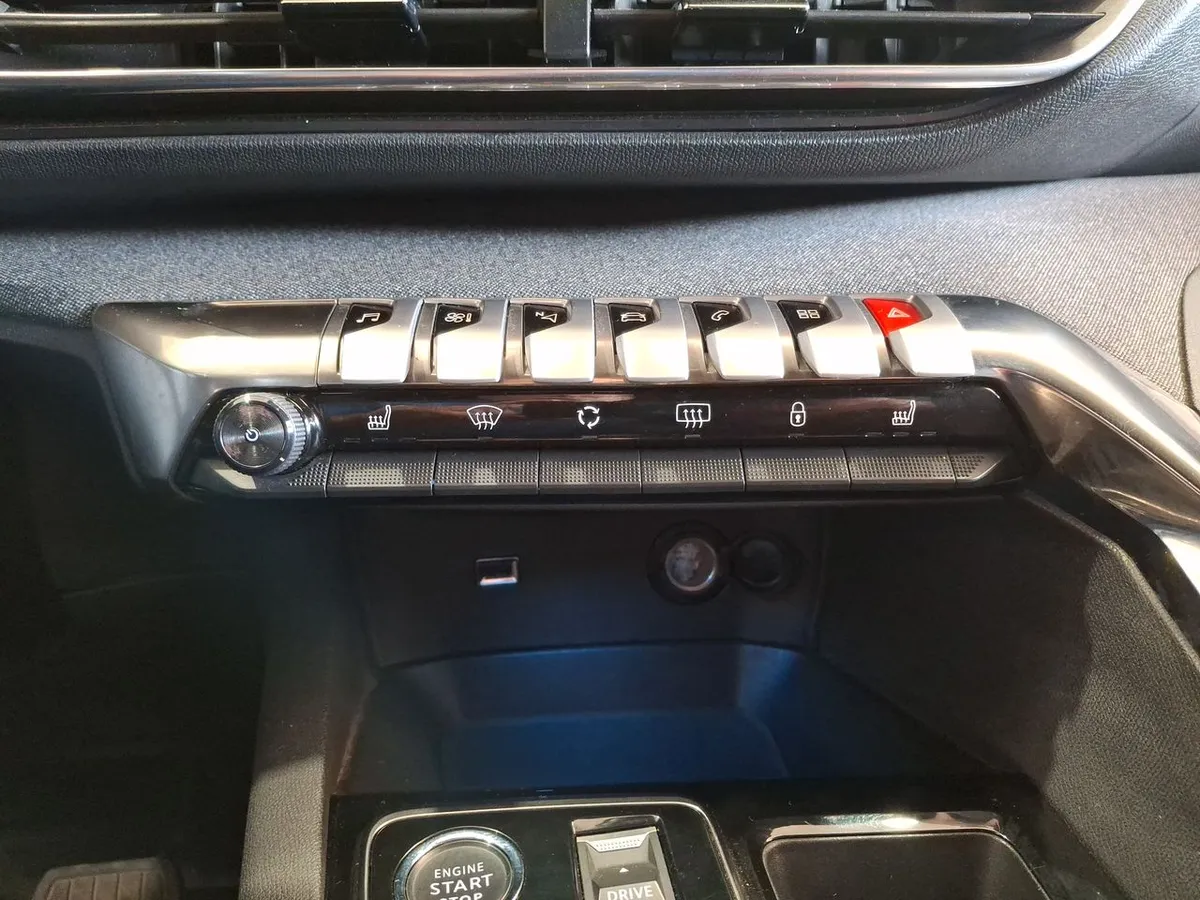 Peugeot 5008 1.5 Allure Pack Bluehdi 130 4x2 Eat8 5p año 2024
