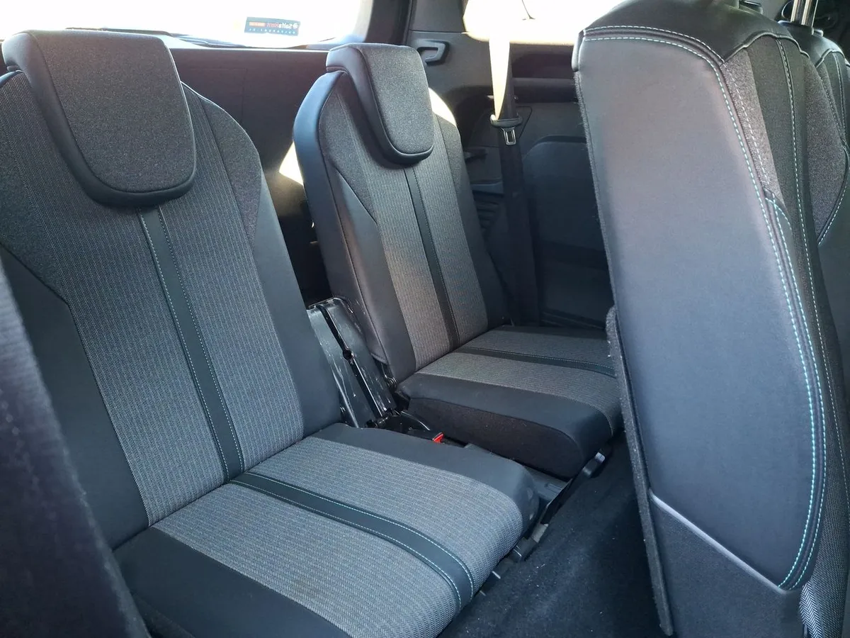 Peugeot 5008 1.5 Allure Pack Bluehdi 130 4x2 Eat8 5p año 2024