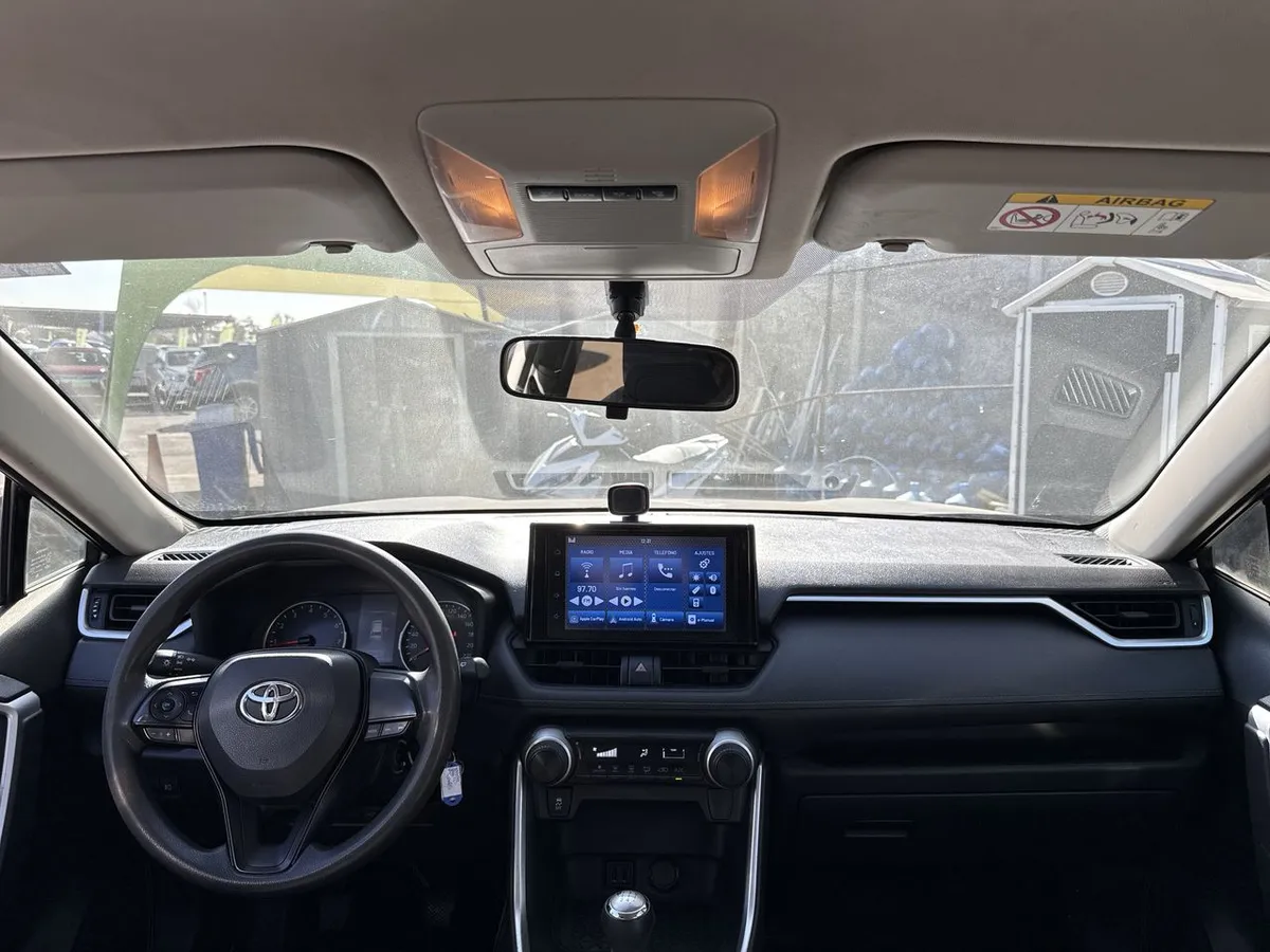Toyota Rav 4 2.0 Le 4x2 Mt 5p año 2021