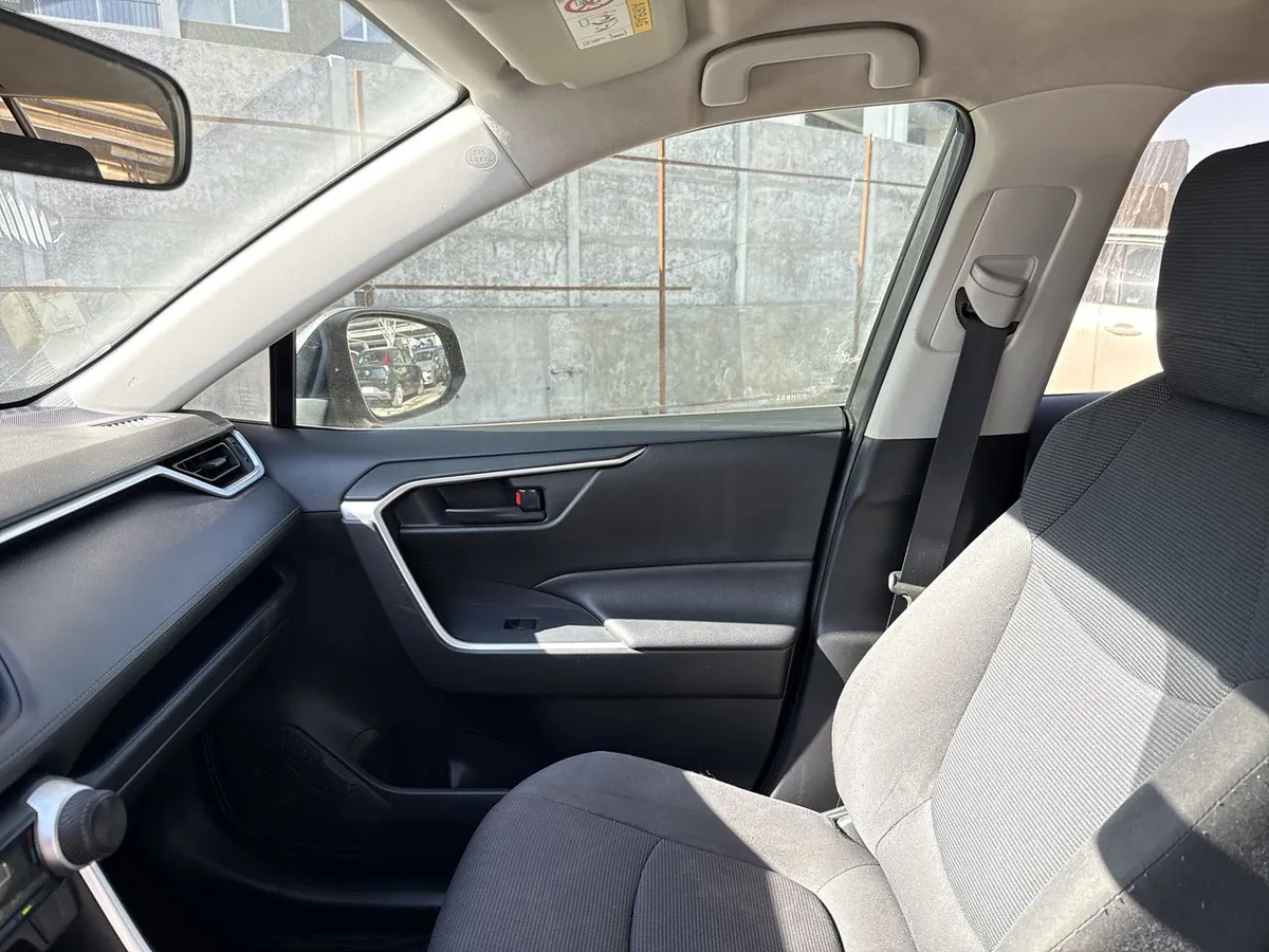 Toyota Rav 4 2.0 Le 4x2 Mt 5p año 2021