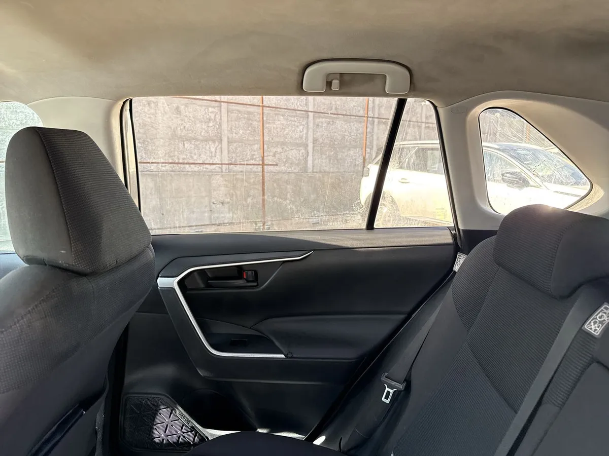 Toyota Rav 4 2.0 Le 4x2 Mt 5p año 2021