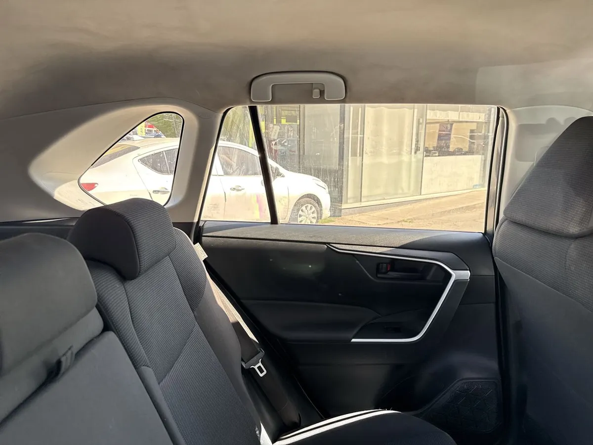 Toyota Rav 4 2.0 Le 4x2 Mt 5p año 2021