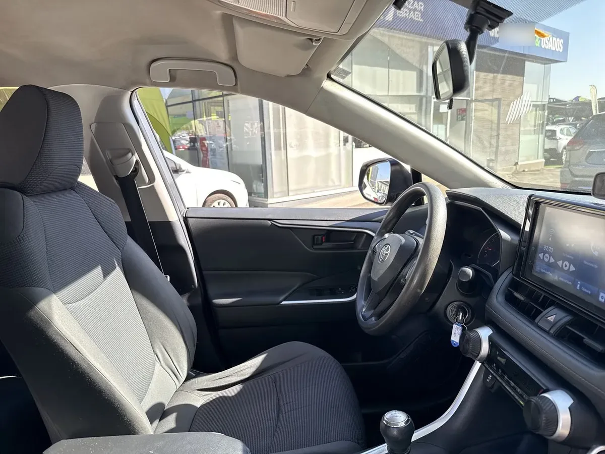 Toyota Rav 4 2.0 Le 4x2 Mt 5p año 2021