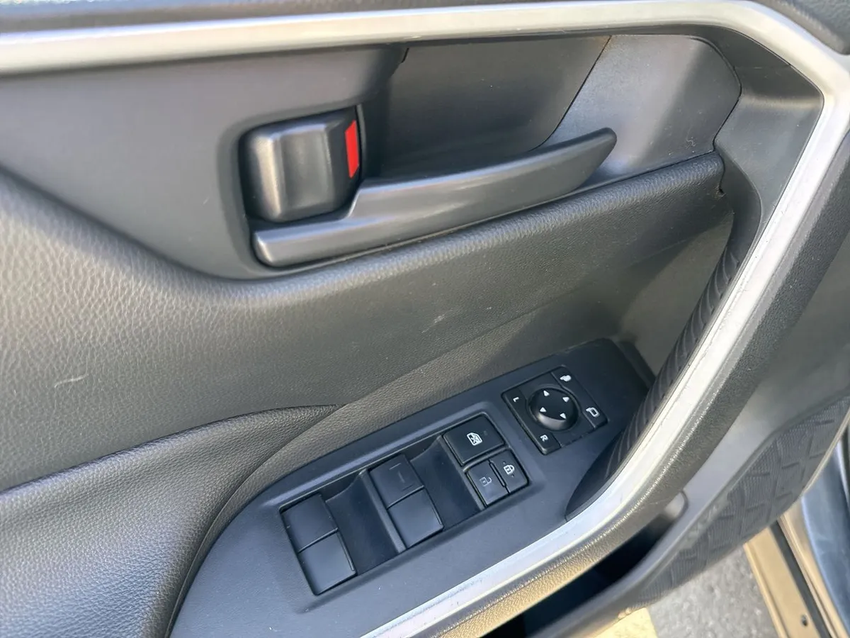Toyota Rav 4 2.0 Le 4x2 Mt 5p año 2021