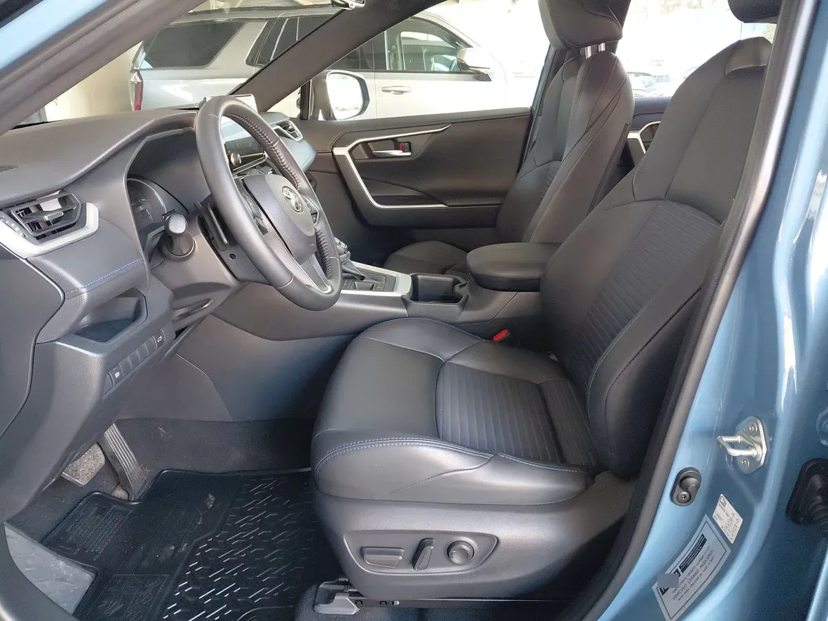Toyota Rav 4 2.5 Xse Hybrid 4x2 Cvt At 5p año 2025