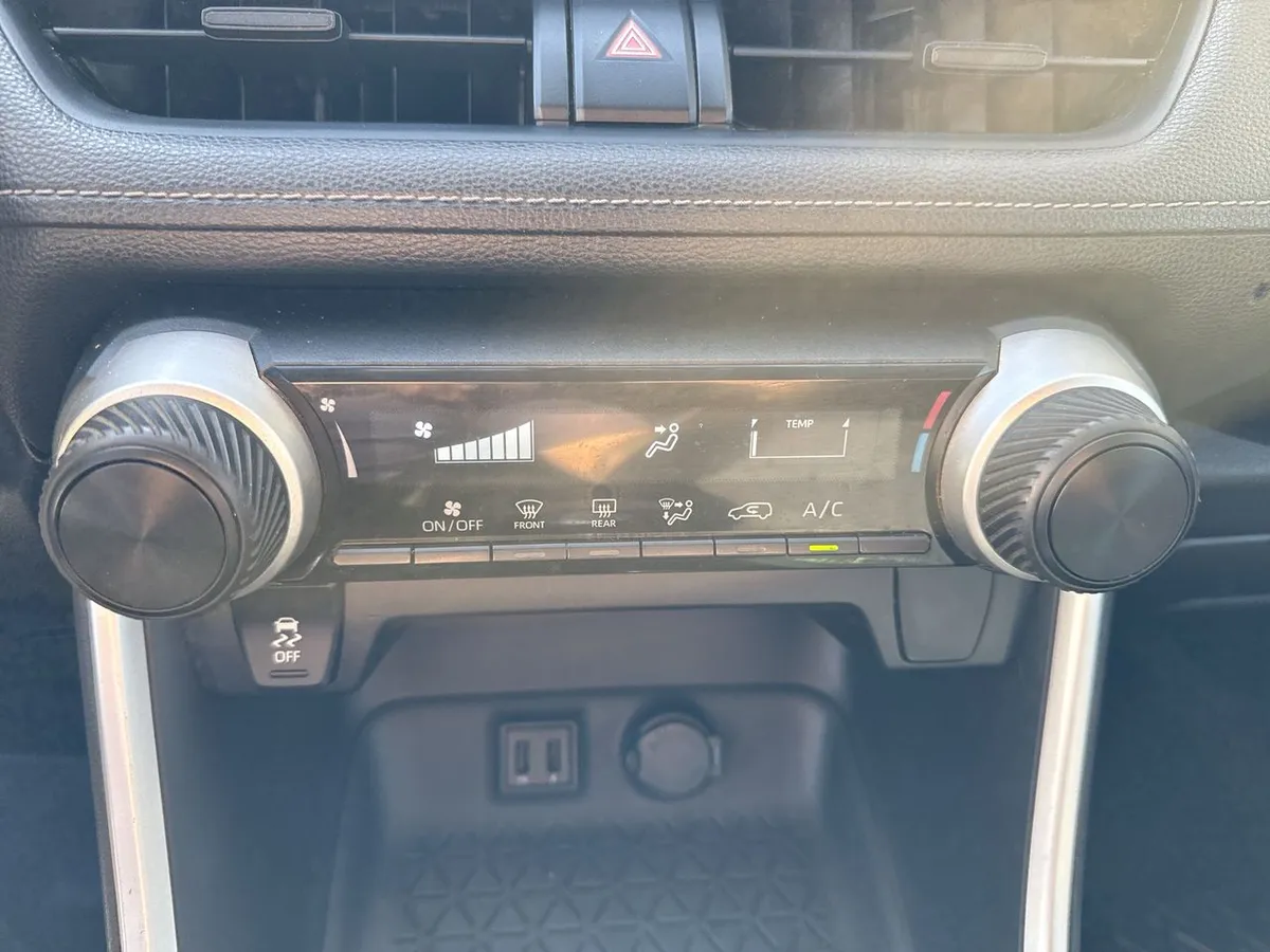Toyota Rav 4 2.0 Le 4x2 Mt 5p año 2021