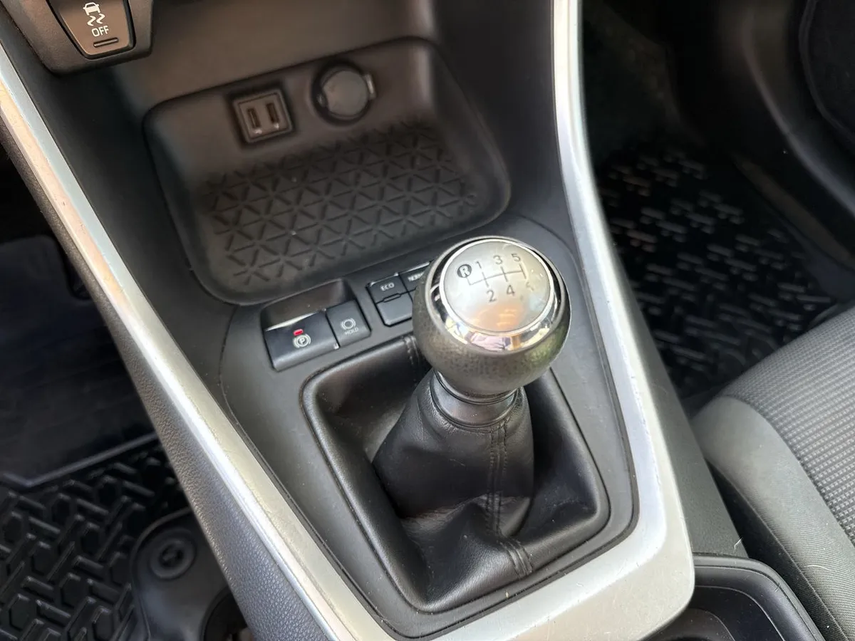 Toyota Rav 4 2.0 Le 4x2 Mt 5p año 2021