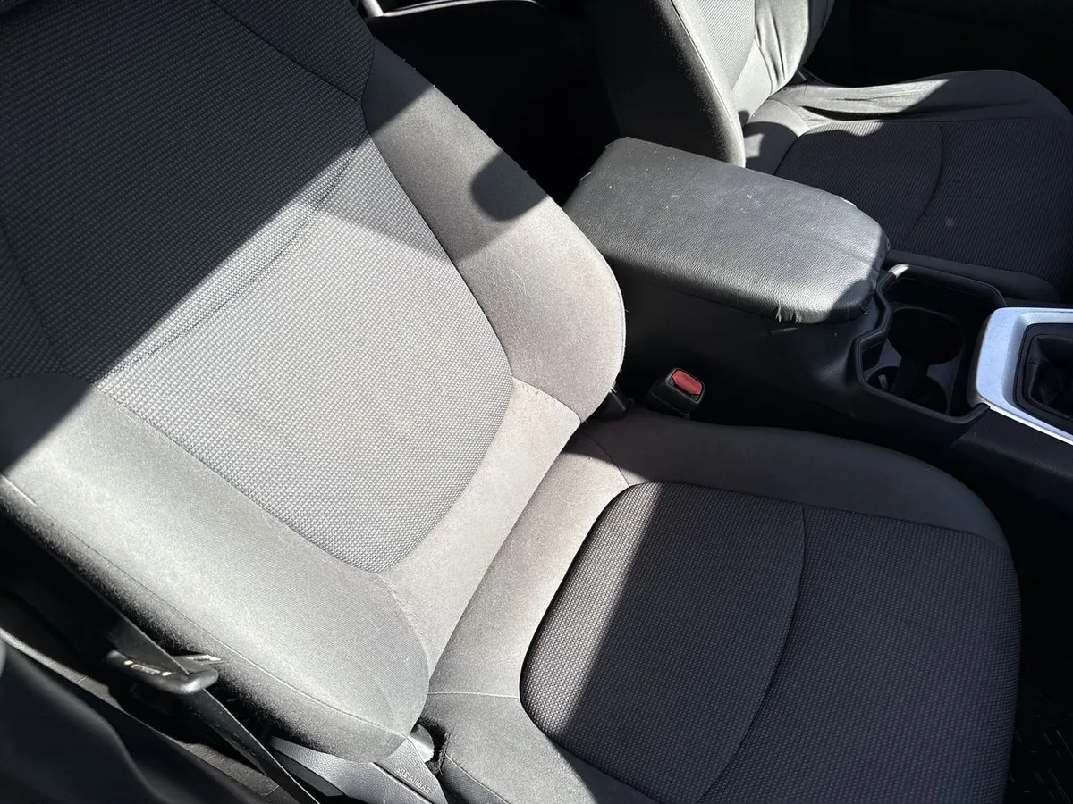 Toyota Rav 4 2.0 Le 4x2 Mt 5p año 2021