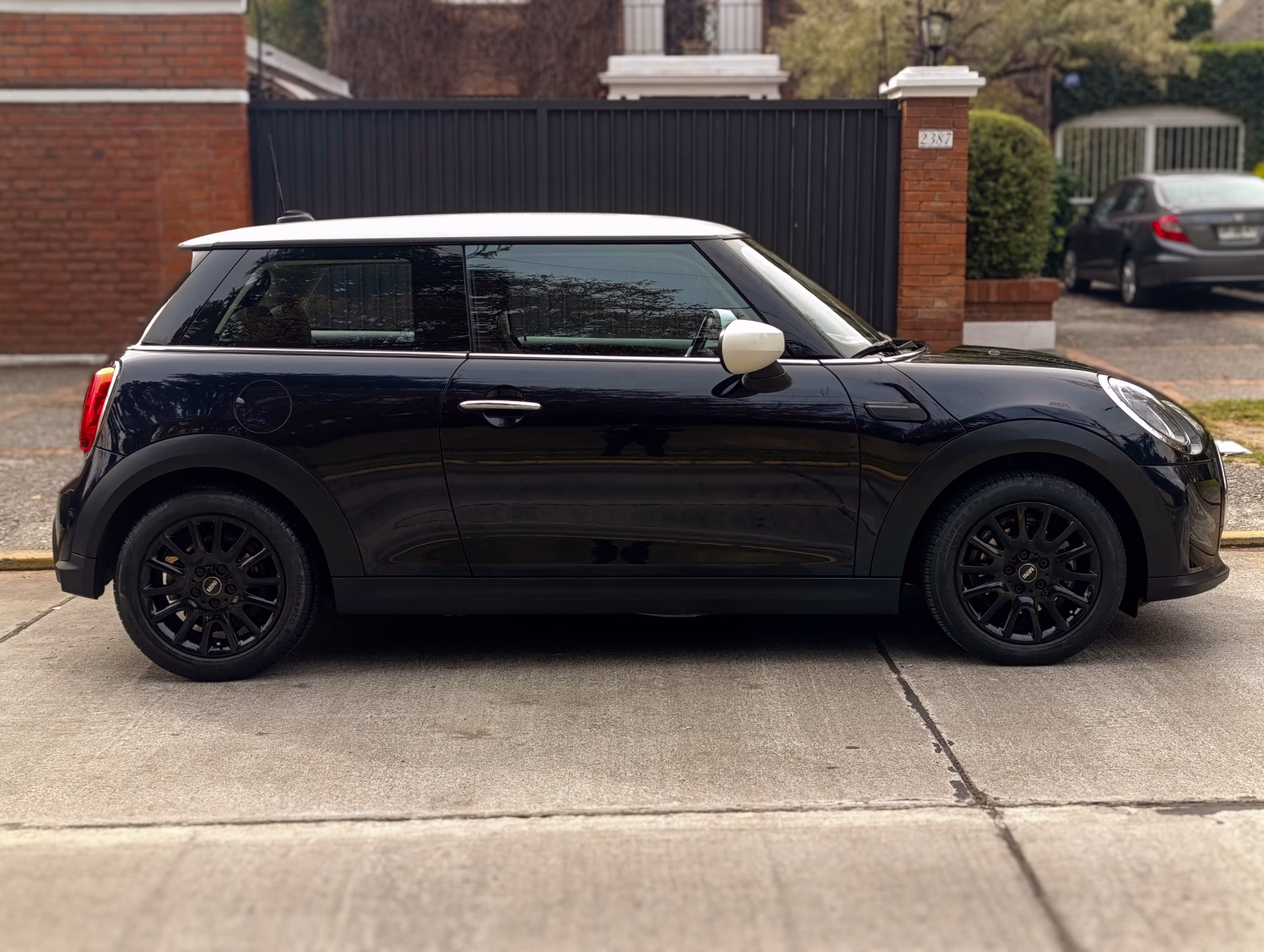 Mini Cooper Essential año 2023