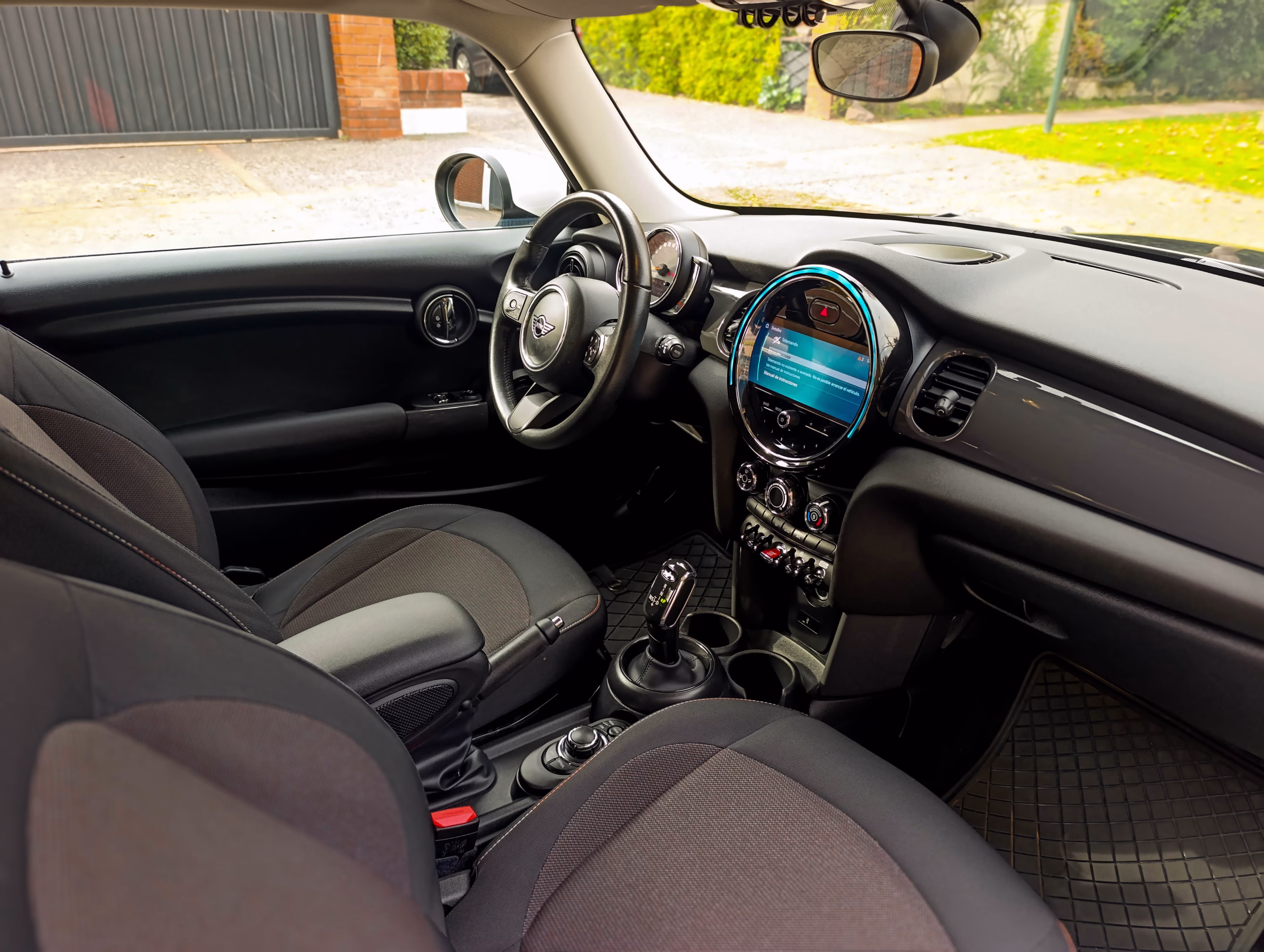 Mini Cooper Essential año 2023