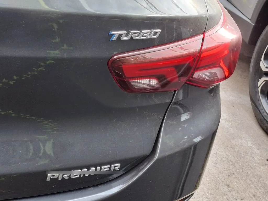 Chevrolet Onix 1.0t Premier S 4x2 Hb At 5p año 2025