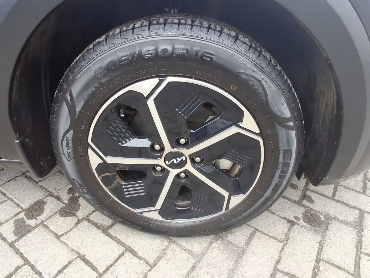Kia Niro 1.6l Gdi Lx Hev Hybrid 4x2 6dct At 5p año 2023