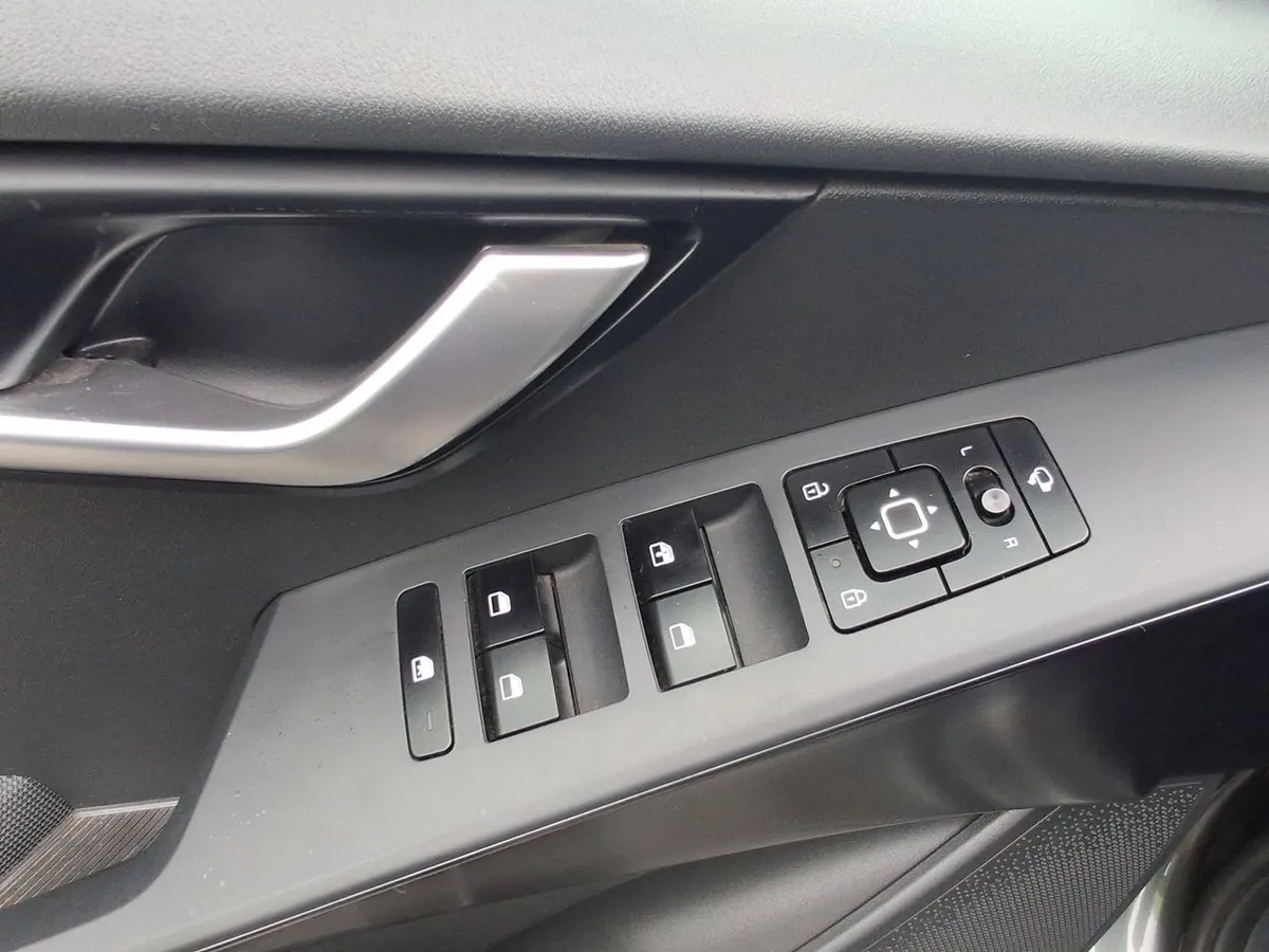 Kia Niro 1.6l Gdi Lx Hev Hybrid 4x2 6dct At 5p año 2023