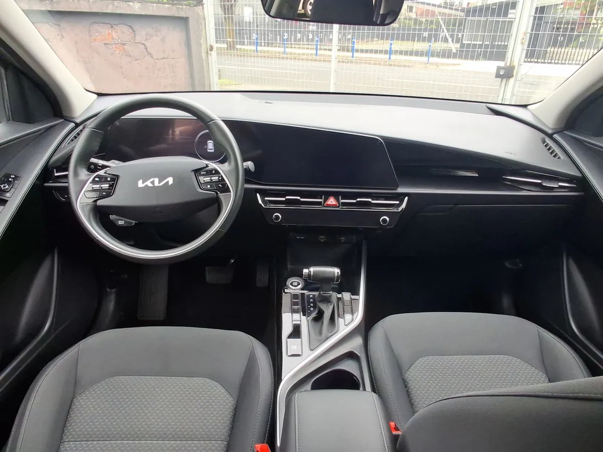 Kia Niro 1.6l Gdi Lx Hev Hybrid 4x2 6dct At 5p año 2023