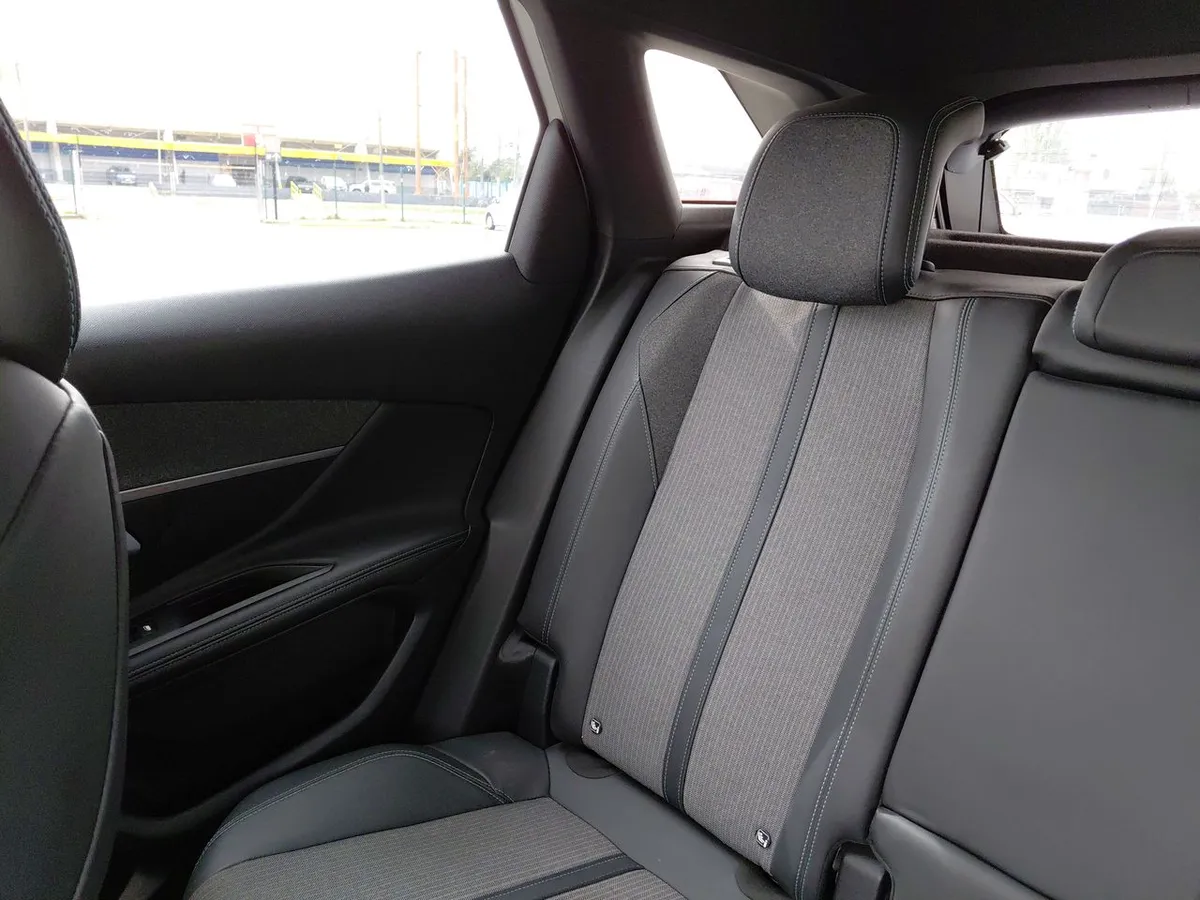 Peugeot 3008 1.5 Allure Pack Bluehdi 130 4x2 Eat8 5p año 2024