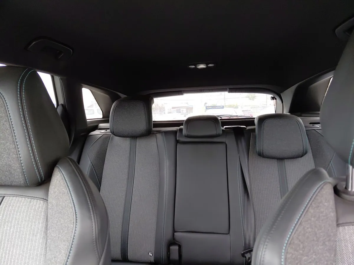 Peugeot 3008 1.5 Allure Pack Bluehdi 130 4x2 Eat8 5p año 2024