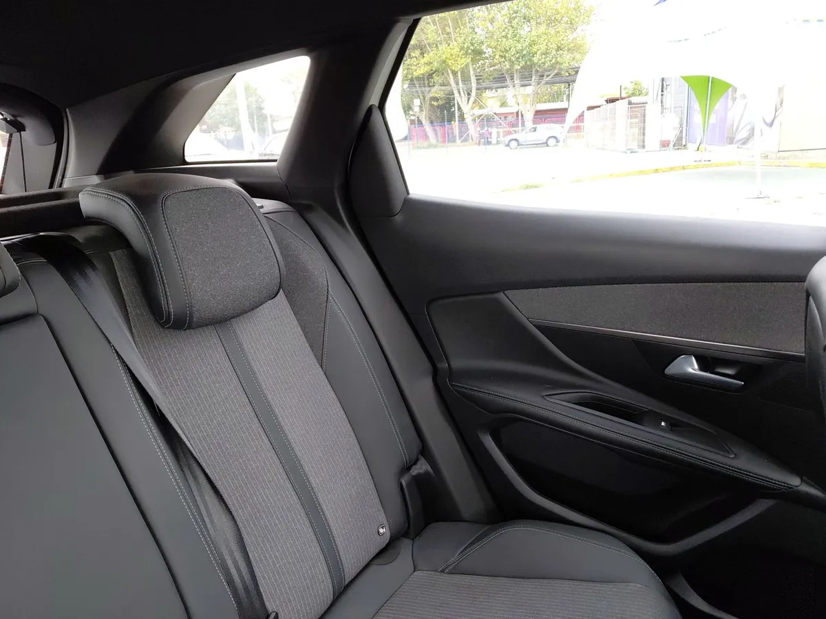 Peugeot 3008 1.5 Allure Pack Bluehdi 130 4x2 Eat8 5p año 2024