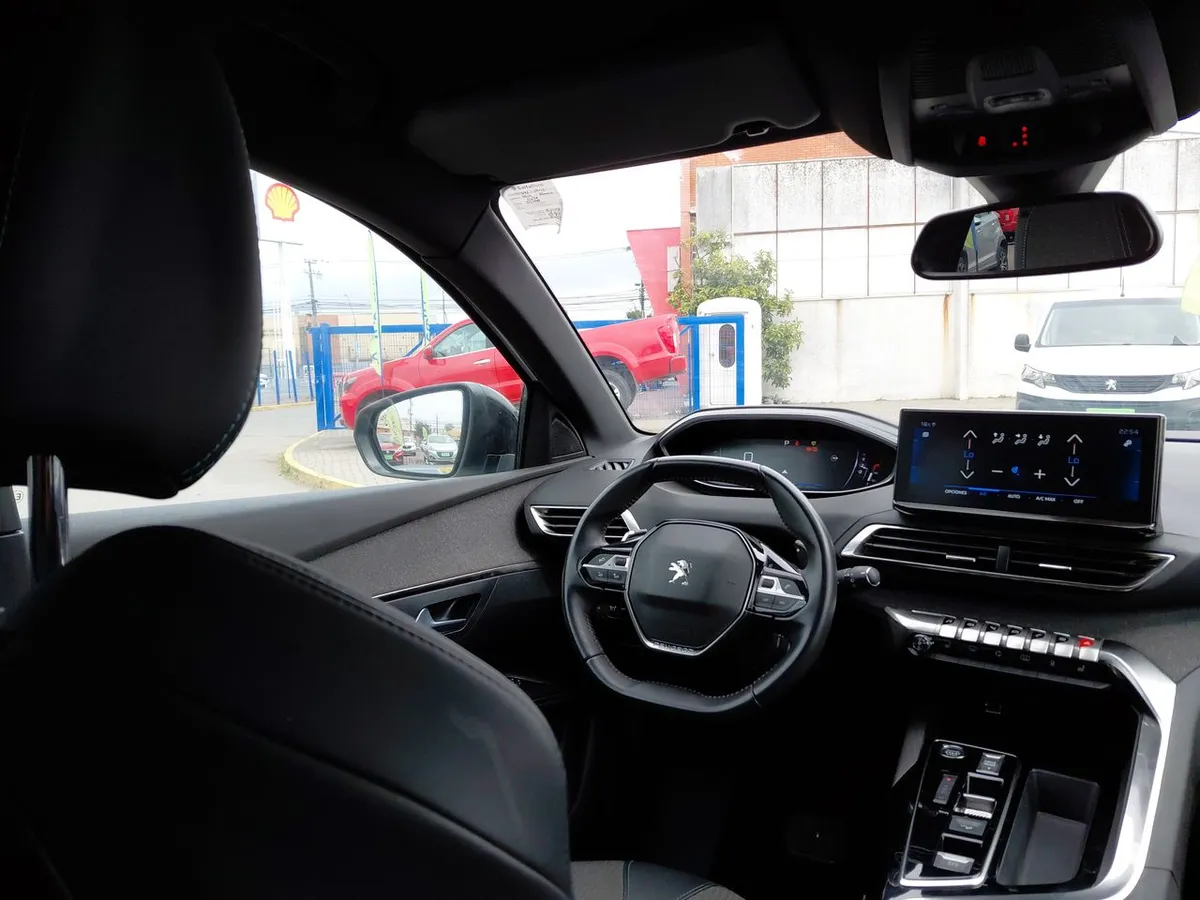 Peugeot 3008 1.5 Allure Pack Bluehdi 130 4x2 Eat8 5p año 2024