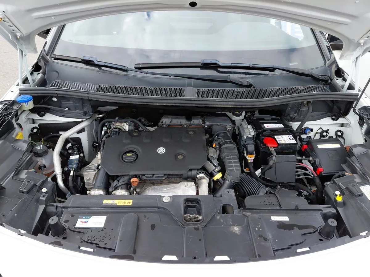 Peugeot 3008 1.5 Allure Pack Bluehdi 130 4x2 Eat8 5p año 2024