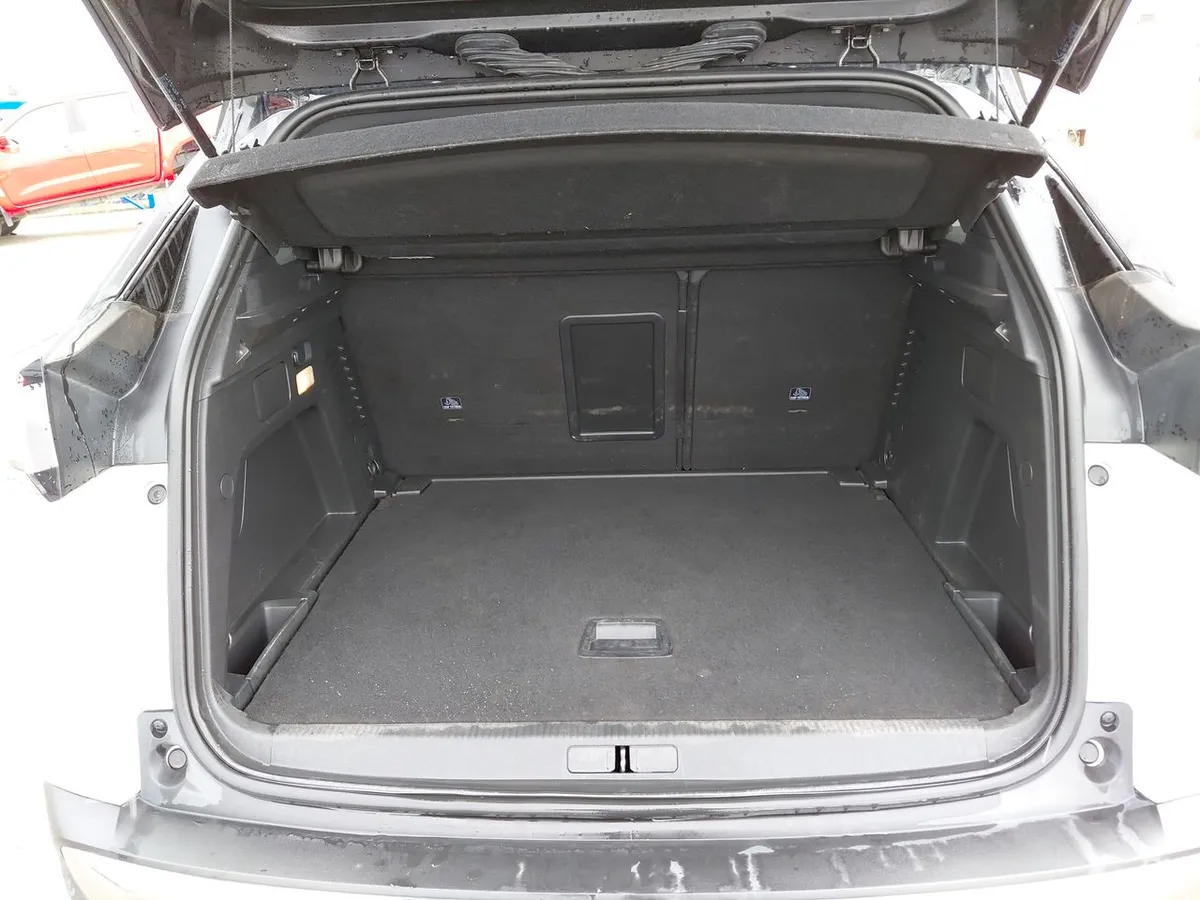 Peugeot 3008 1.5 Allure Pack Bluehdi 130 4x2 Eat8 5p año 2024