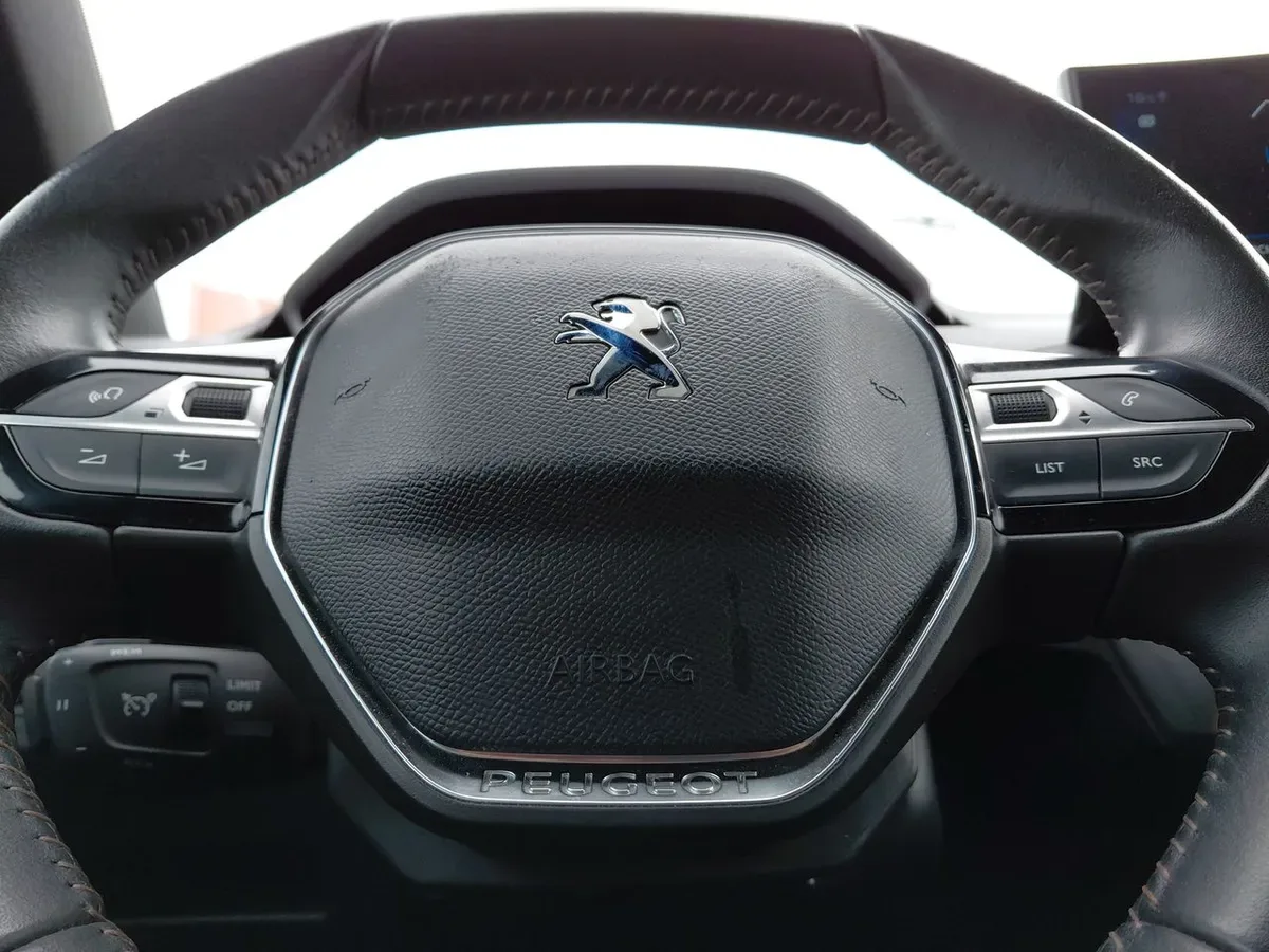Peugeot 3008 1.5 Allure Pack Bluehdi 130 4x2 Eat8 5p año 2024