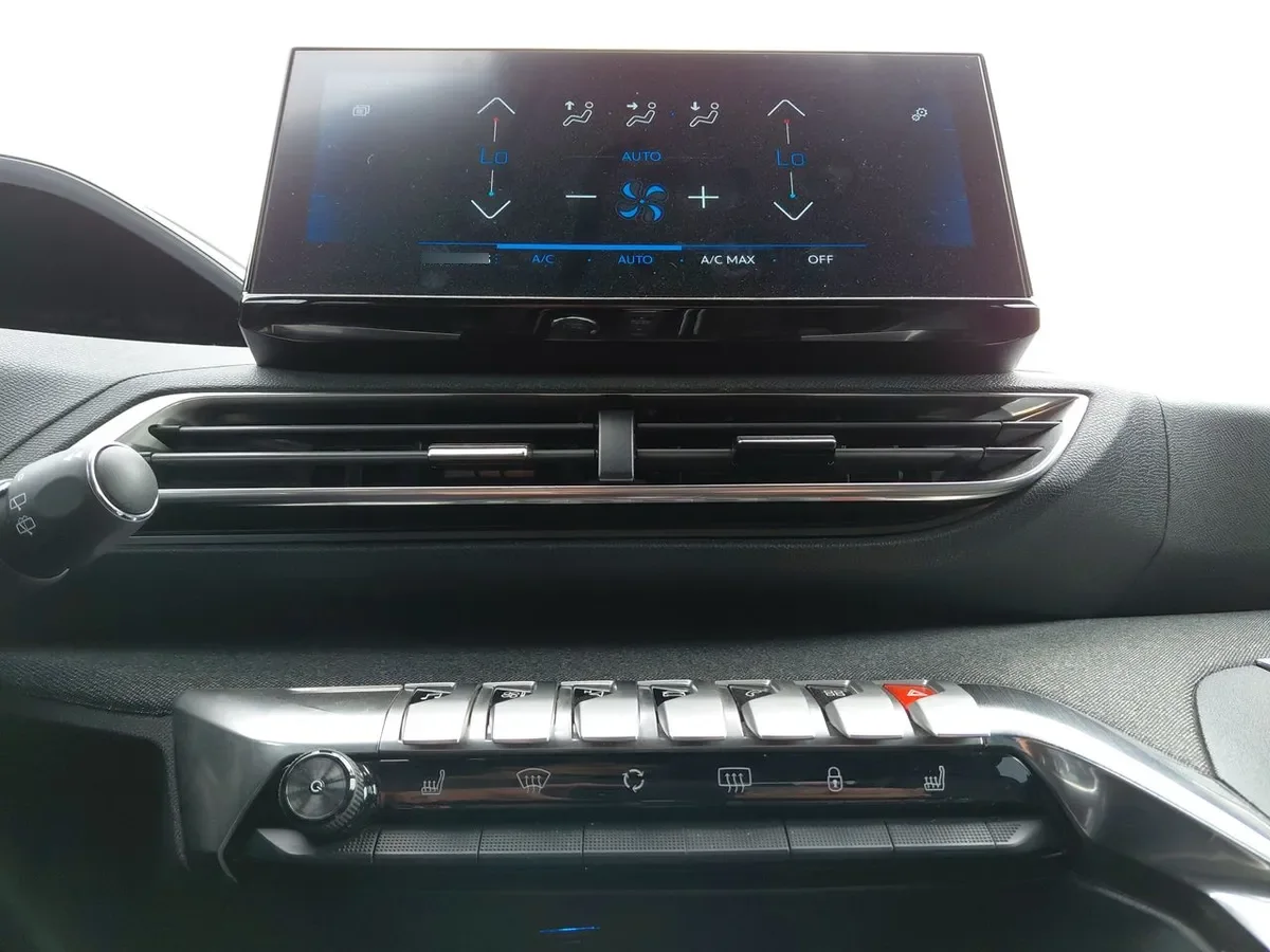 Peugeot 3008 1.5 Allure Pack Bluehdi 130 4x2 Eat8 5p año 2024