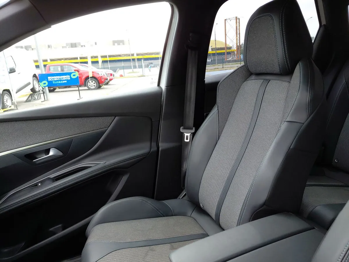 Peugeot 3008 1.5 Allure Pack Bluehdi 130 4x2 Eat8 5p año 2024
